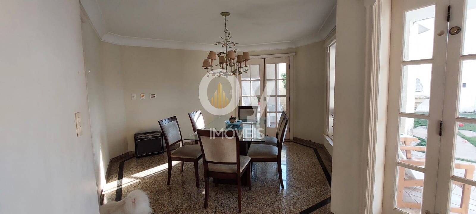SOBRADO Á VENDA EM TERRENO DE 1.080M2 - JARDIM DAS COLINAS