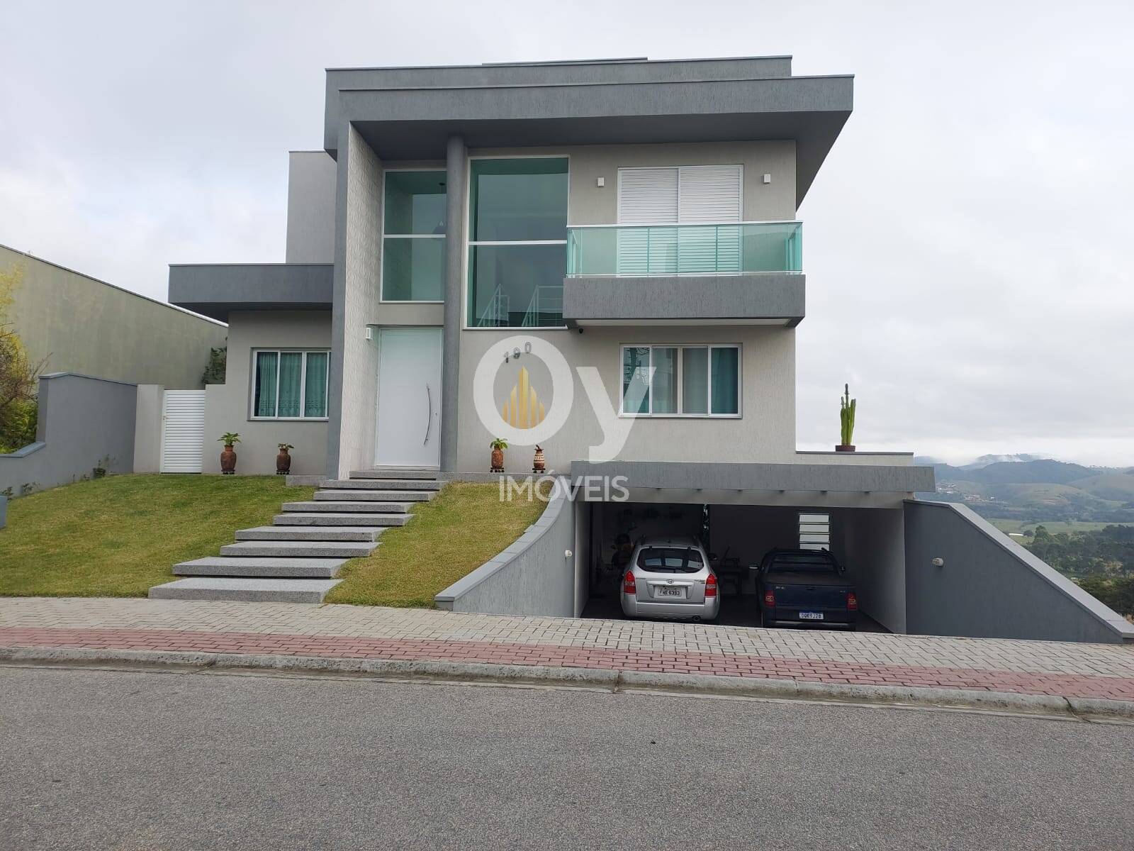 Sobrado Alto Padrão | 3 Suítes | Vista Serra | Jaguary Urbanova