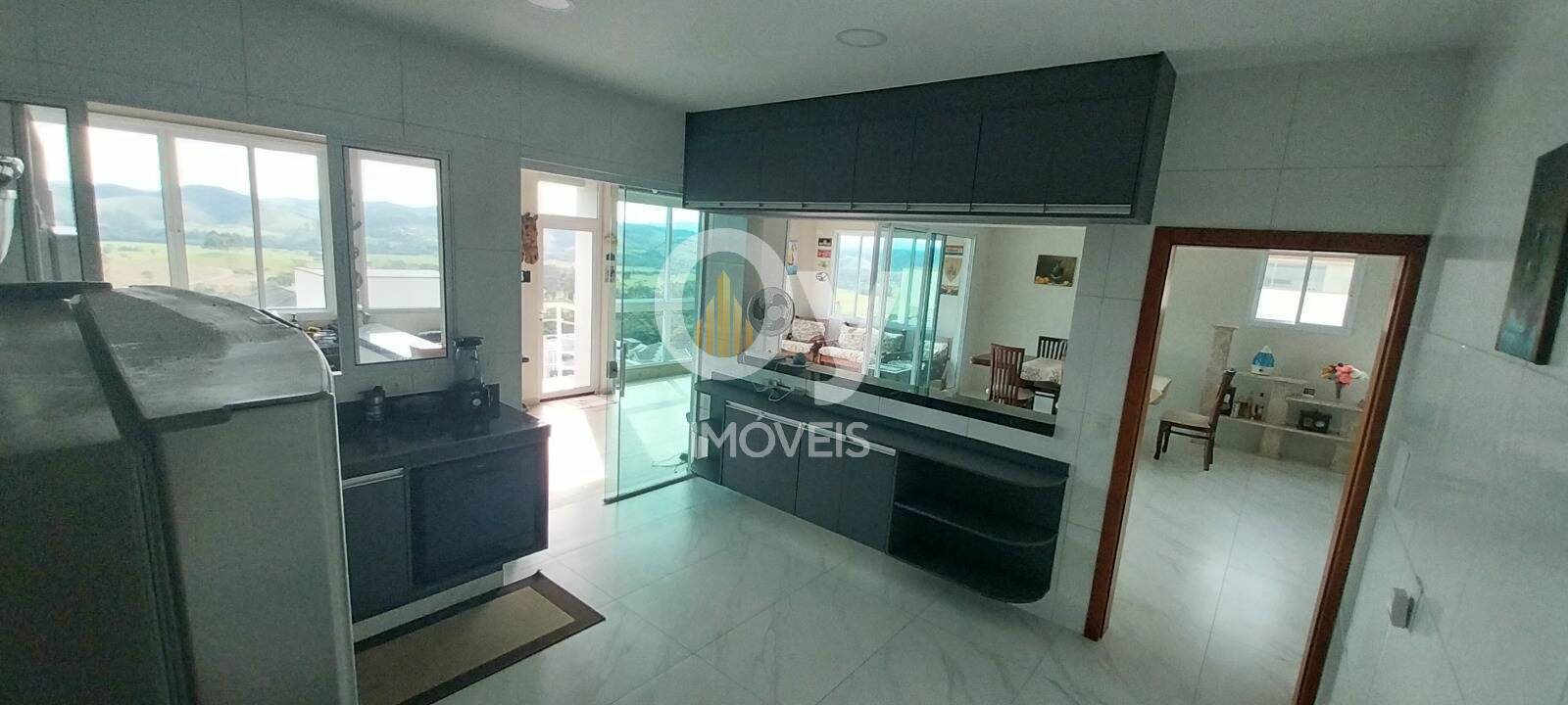 Sobrado Alto Padrão | 3 Suítes | Vista Serra | Jaguary Urbanova