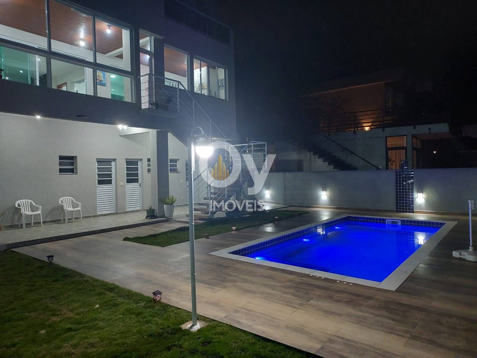 Sobrado Alto Padrão | 3 Suítes | Vista Serra | Jaguary Urbanova