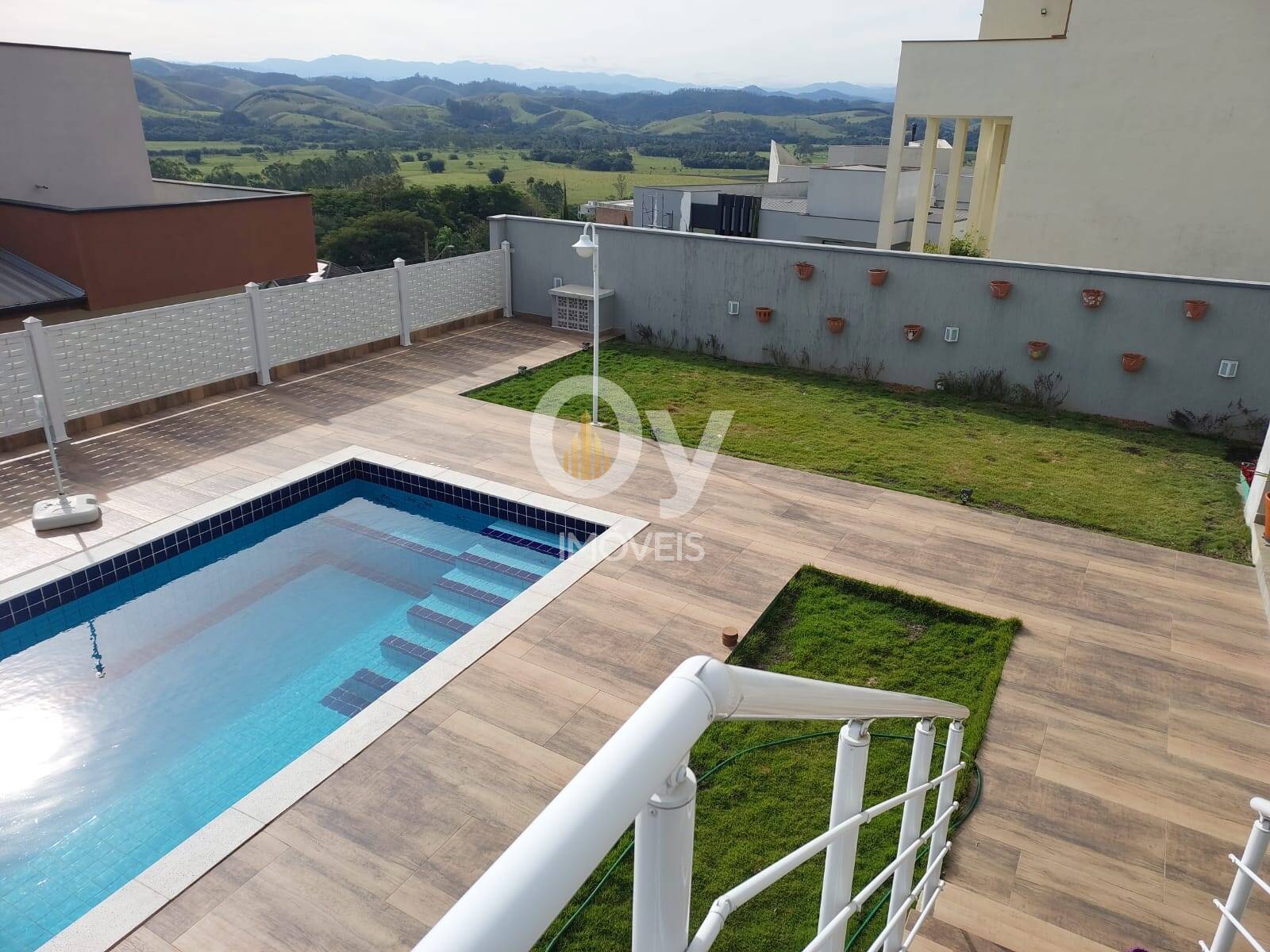 Sobrado Alto Padrão | 3 Suítes | Vista Serra | Jaguary Urbanova