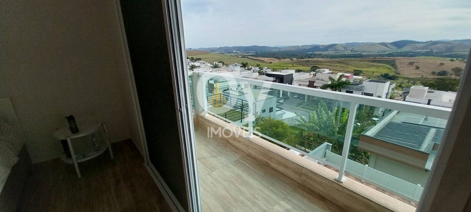 Sobrado Alto Padrão | 3 Suítes | Vista Serra | Jaguary Urbanova