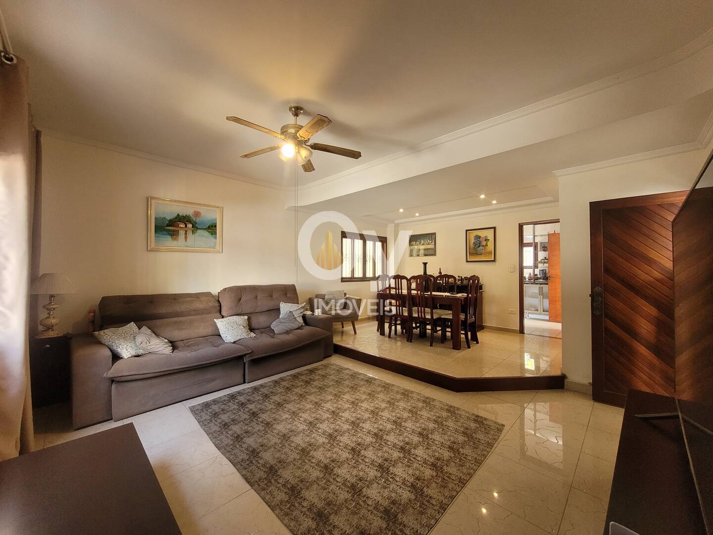 Estuda Permuta/ Casa com Piscina no Jardim Esplanada – 206 m²