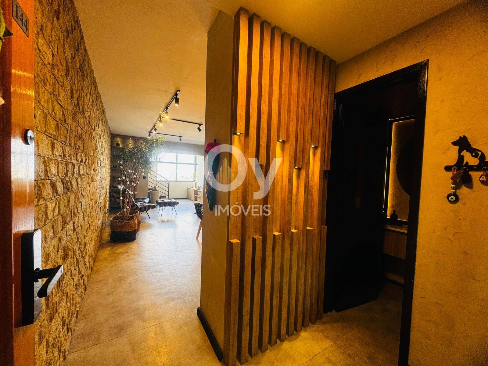 Venda Cobertura Duplex 230m² • Toda Reformada