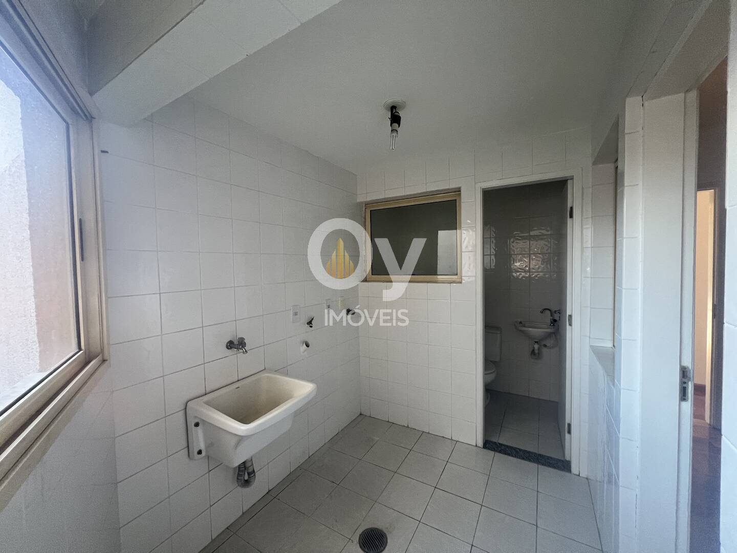 Apartamento Amplo com 4 Quartos (1 Suíte) em Localização Estratégica