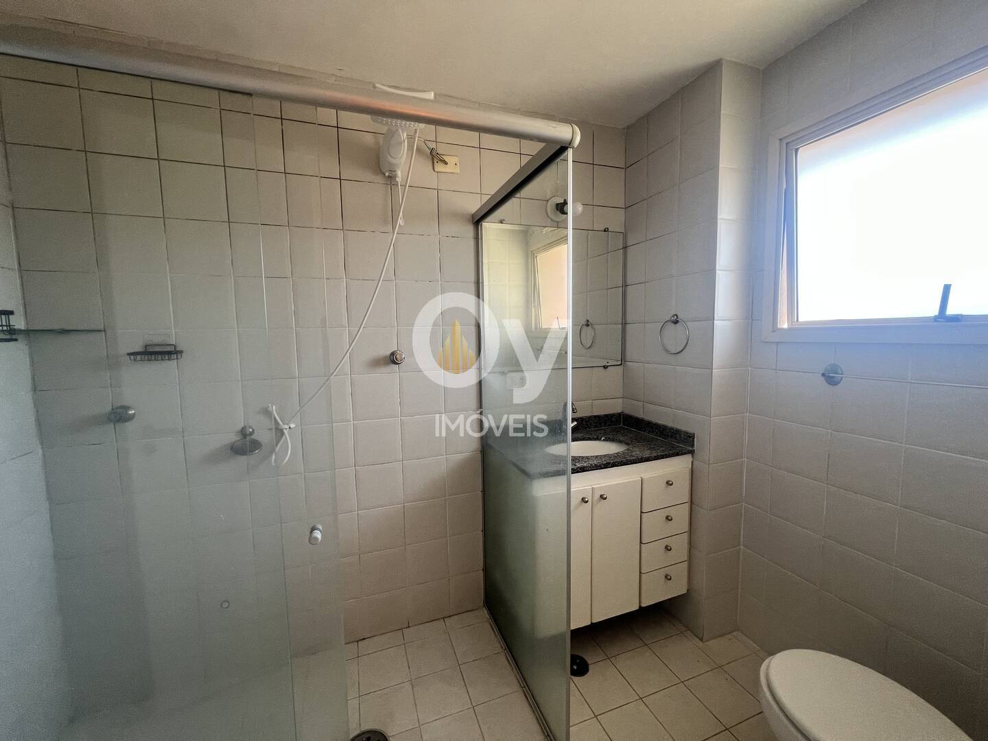 Apartamento Amplo com 4 Quartos (1 Suíte) em Localização Estratégica