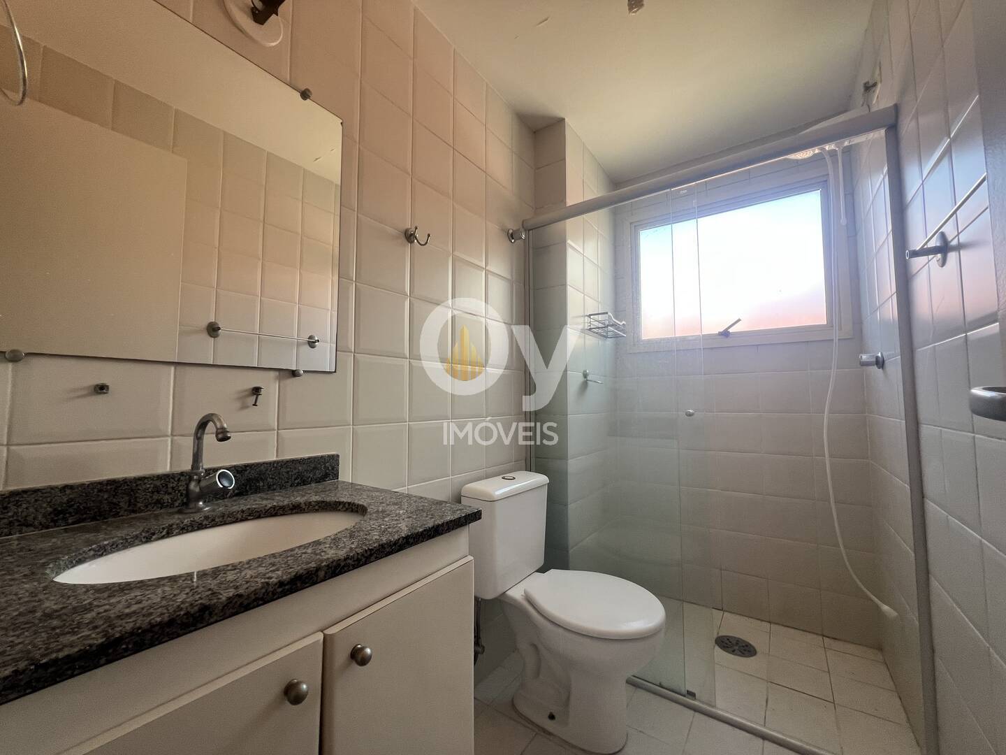 Apartamento Amplo com 4 Quartos (1 Suíte) em Localização Estratégica
