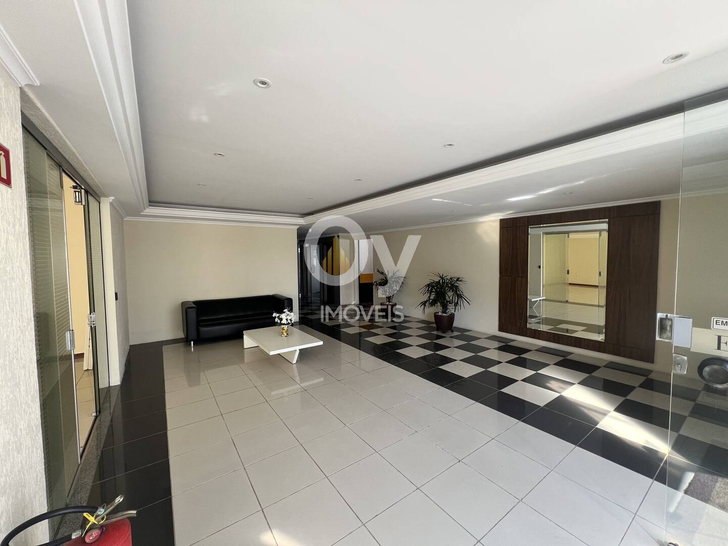 Apartamento Amplo com 4 Quartos (1 Suíte) em Localização Estratégica