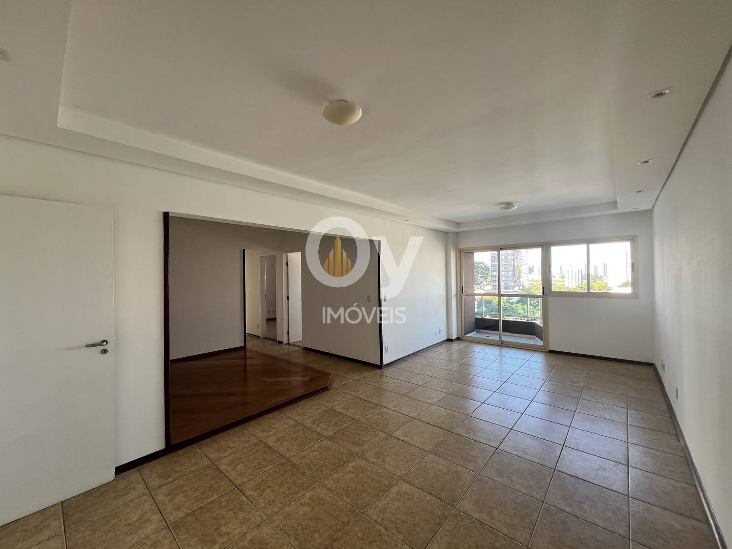 Apartamento com 3 Dormitórios (1 Suíte) | 2 Vagas | Excelente Localização