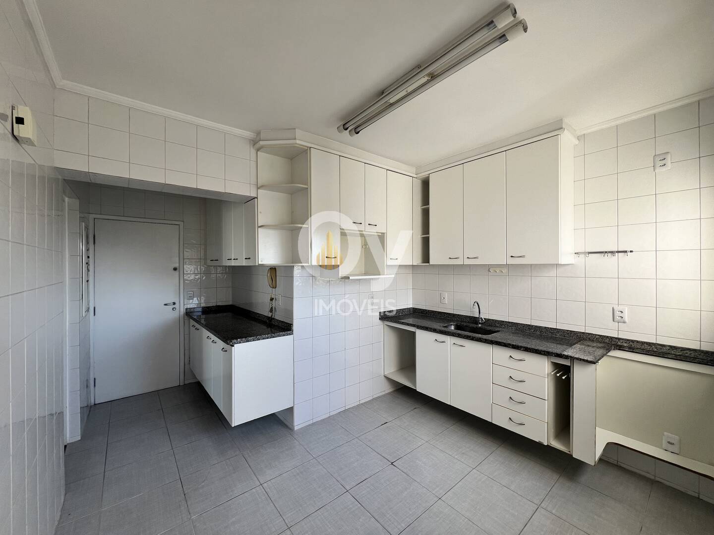 Apartamento com 3 Dormitórios (1 Suíte) | 2 Vagas | Excelente Localização