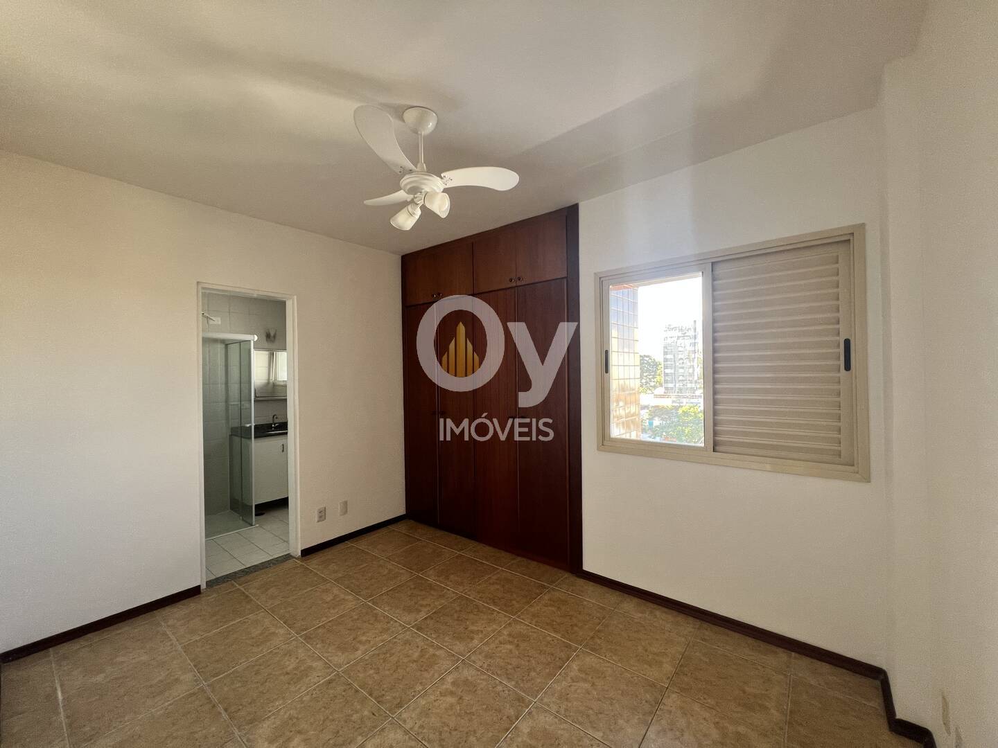 Apartamento com 3 Dormitórios (1 Suíte) | 2 Vagas | Excelente Localização