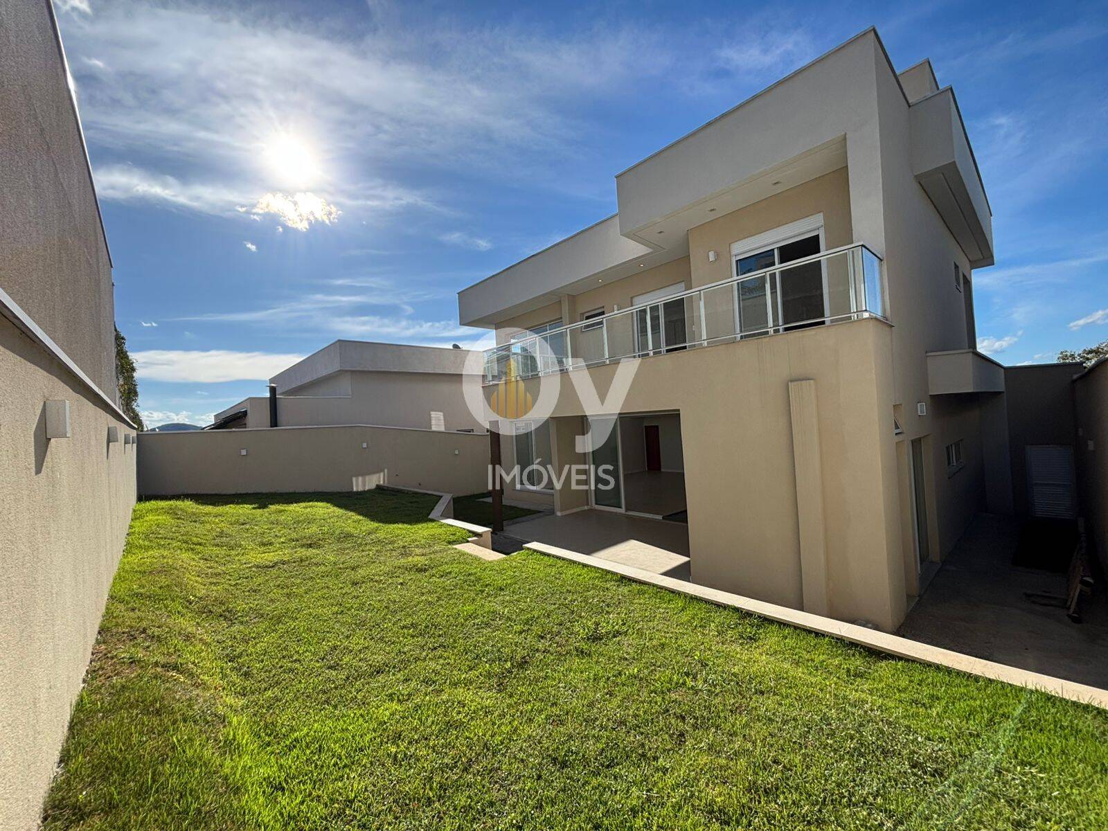 Sobrado condomínio Mônaco | 4 Suítes | 451m² T - 300m² C | 2 Vagas
