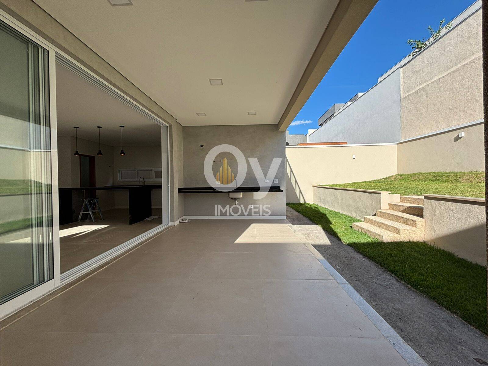 Sobrado condomínio Mônaco | 4 Suítes | 451m² T - 300m² C | 2 Vagas