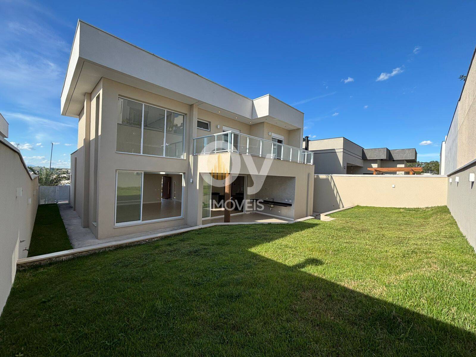 Sobrado condomínio Mônaco | 4 Suítes | 451m² T - 300m² C | 2 Vagas