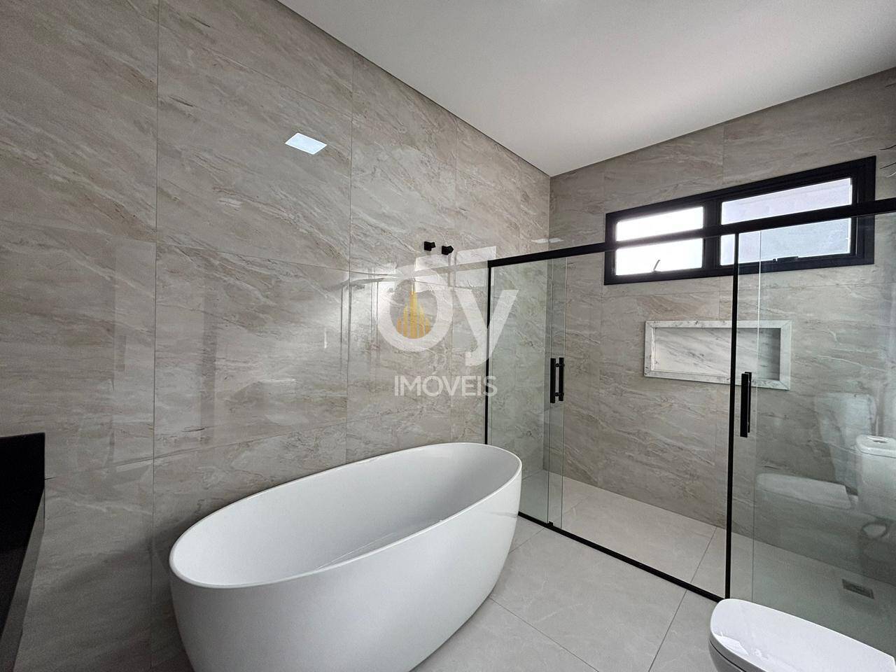 Sobrado Reserva Rudá | 4 dormitórios (3 Suítes) |250m² T - 238m² C| 2 vagas