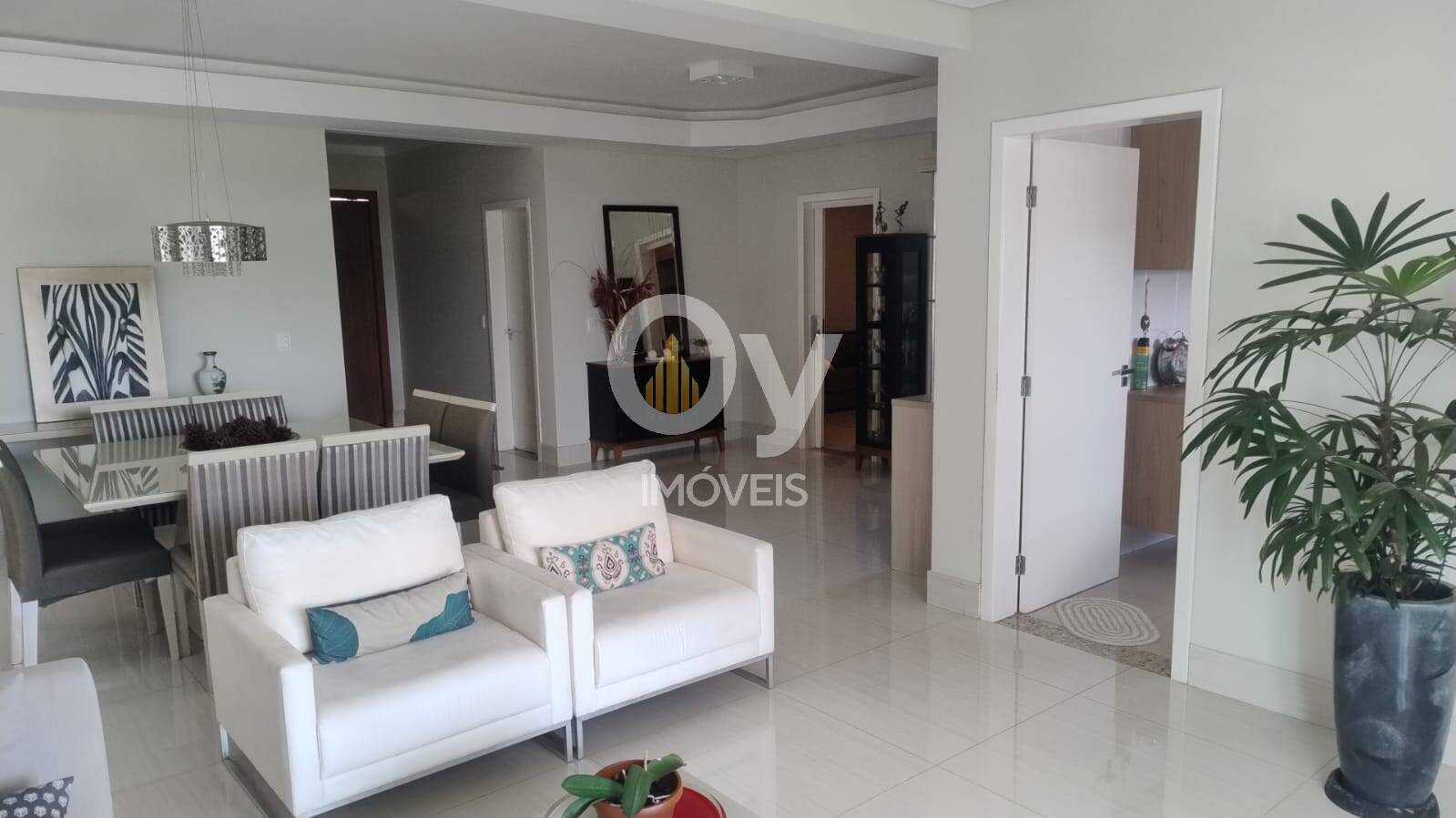 Sobrado à  venda com Piscina e Espaço Gourmet – 4 Dormitórios