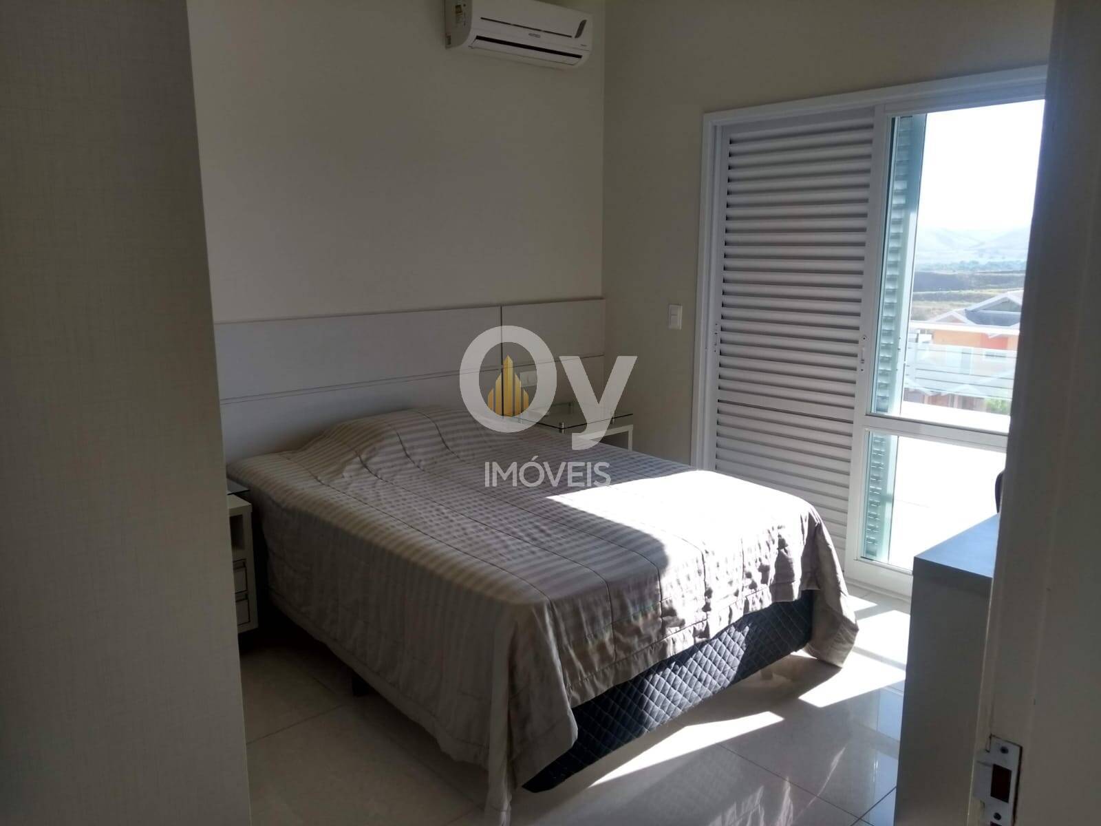 Sobrado à  venda com Piscina e Espaço Gourmet – 4 Dormitórios
