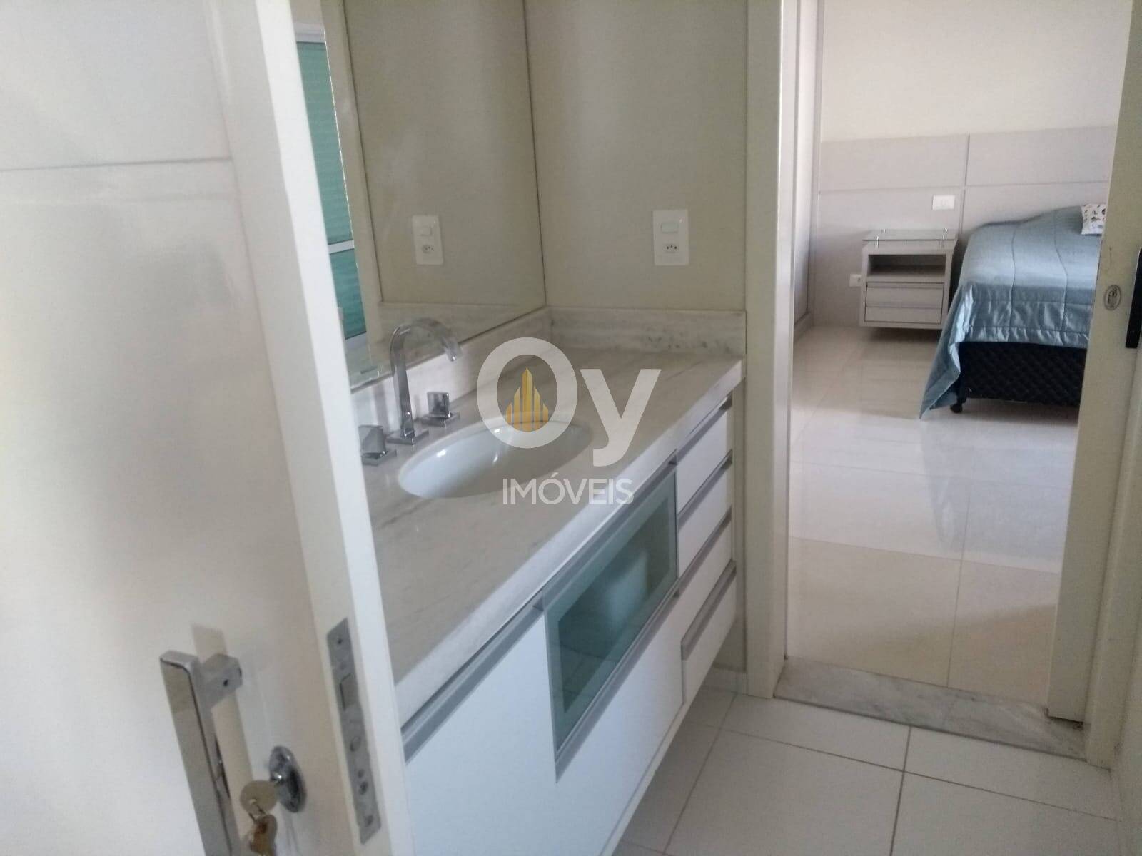 Sobrado à  venda com Piscina e Espaço Gourmet – 4 Dormitórios