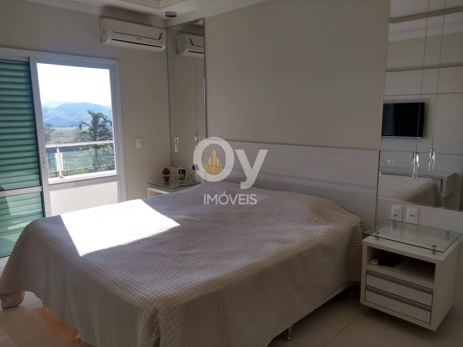 Sobrado à  venda com Piscina e Espaço Gourmet – 4 Dormitórios