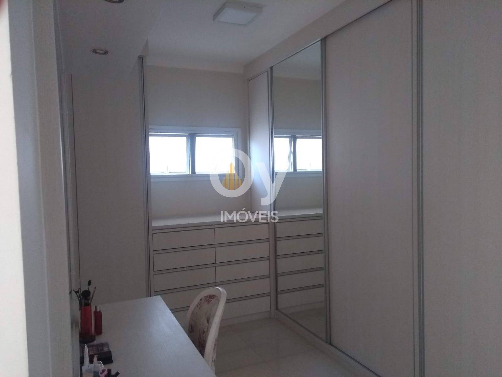Sobrado à  venda com Piscina e Espaço Gourmet – 4 Dormitórios