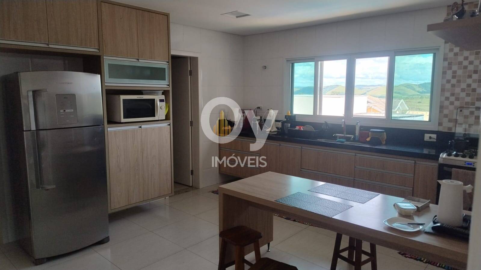 Sobrado à  venda com Piscina e Espaço Gourmet – 4 Dormitórios