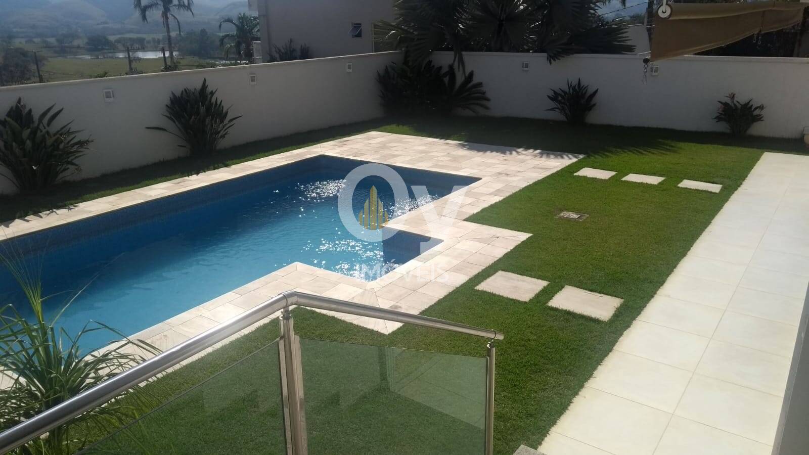 Sobrado à  venda com Piscina e Espaço Gourmet – 4 Dormitórios