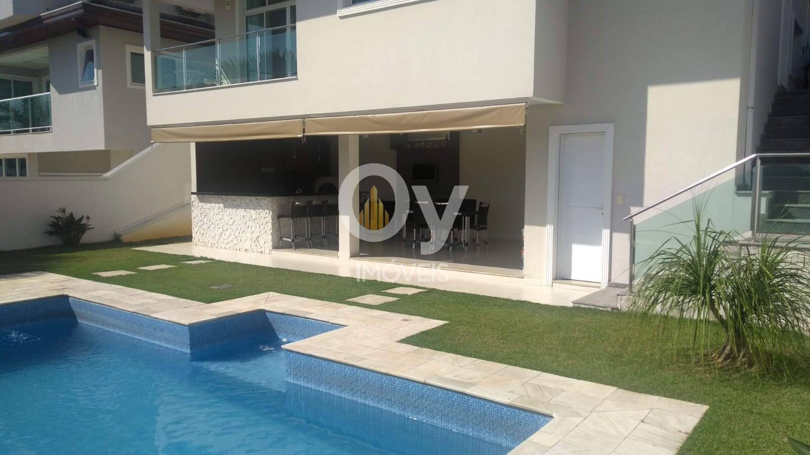 Sobrado à  venda com Piscina e Espaço Gourmet – 4 Dormitórios