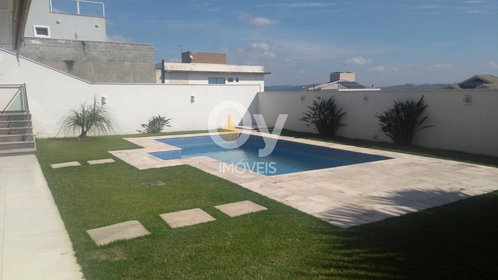 Sobrado à  venda com Piscina e Espaço Gourmet – 4 Dormitórios