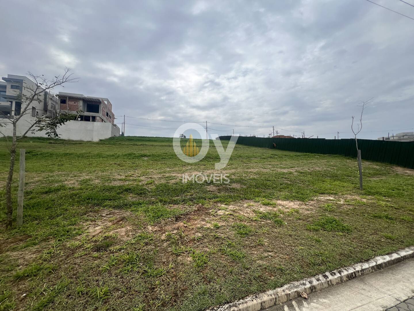 TERRENO À VENDA NO TERRAS ALPHA | URBANOVA | 330 m² COM LEVE ACLIVE
