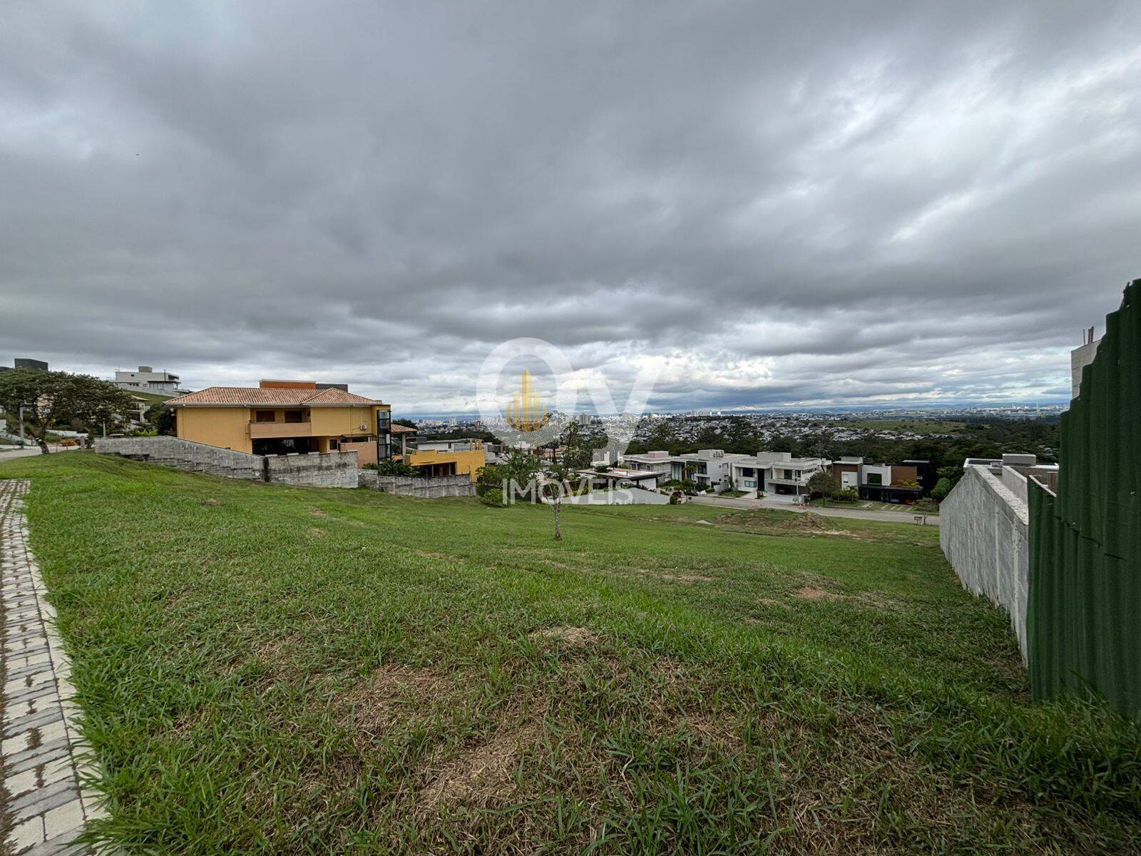 Terreno declive | Reserva do Paratehy Sul | 1.175m²