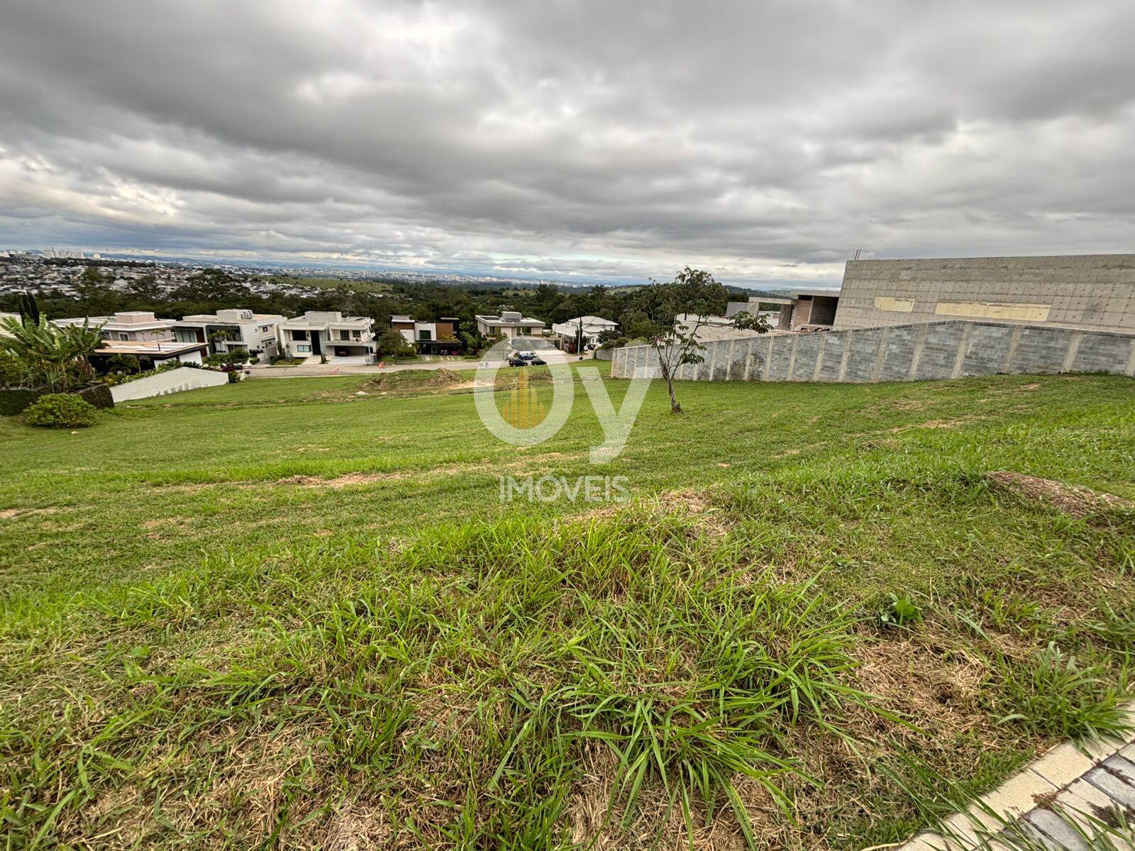Terreno declive | Reserva do Paratehy Sul | 1.175m²