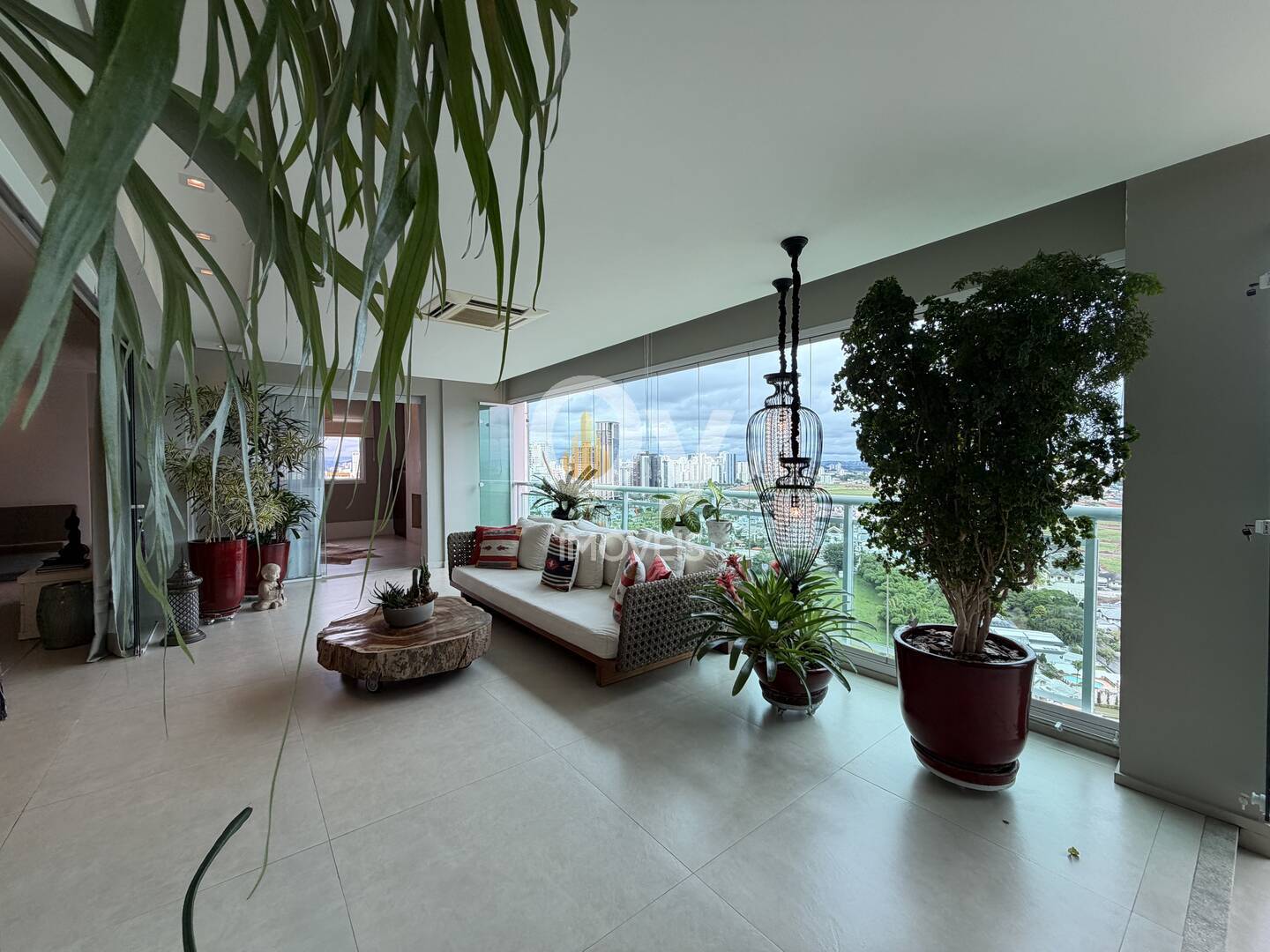 Apartamento 259m no Belvedere – Jardim das Colinas | Vista Livre | 4 suítes