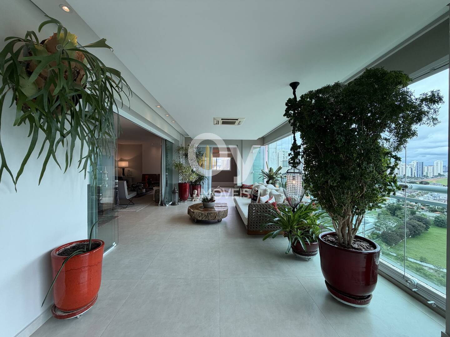 Apartamento 259m no Belvedere – Jardim das Colinas | Vista Livre | 4 suítes