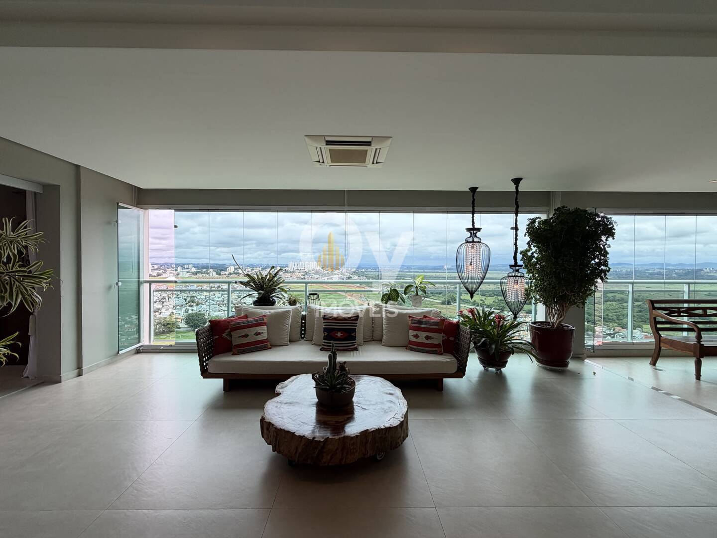 Apartamento 259m no Belvedere – Jardim das Colinas | Vista Livre | 4 suítes