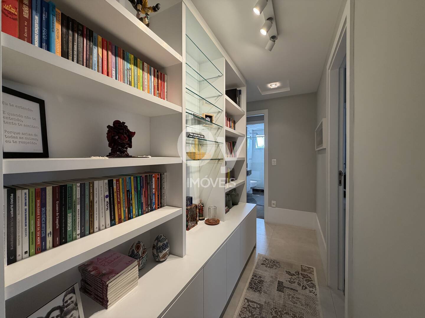 Apartamento 259m no Belvedere – Jardim das Colinas | Vista Livre | 4 suítes