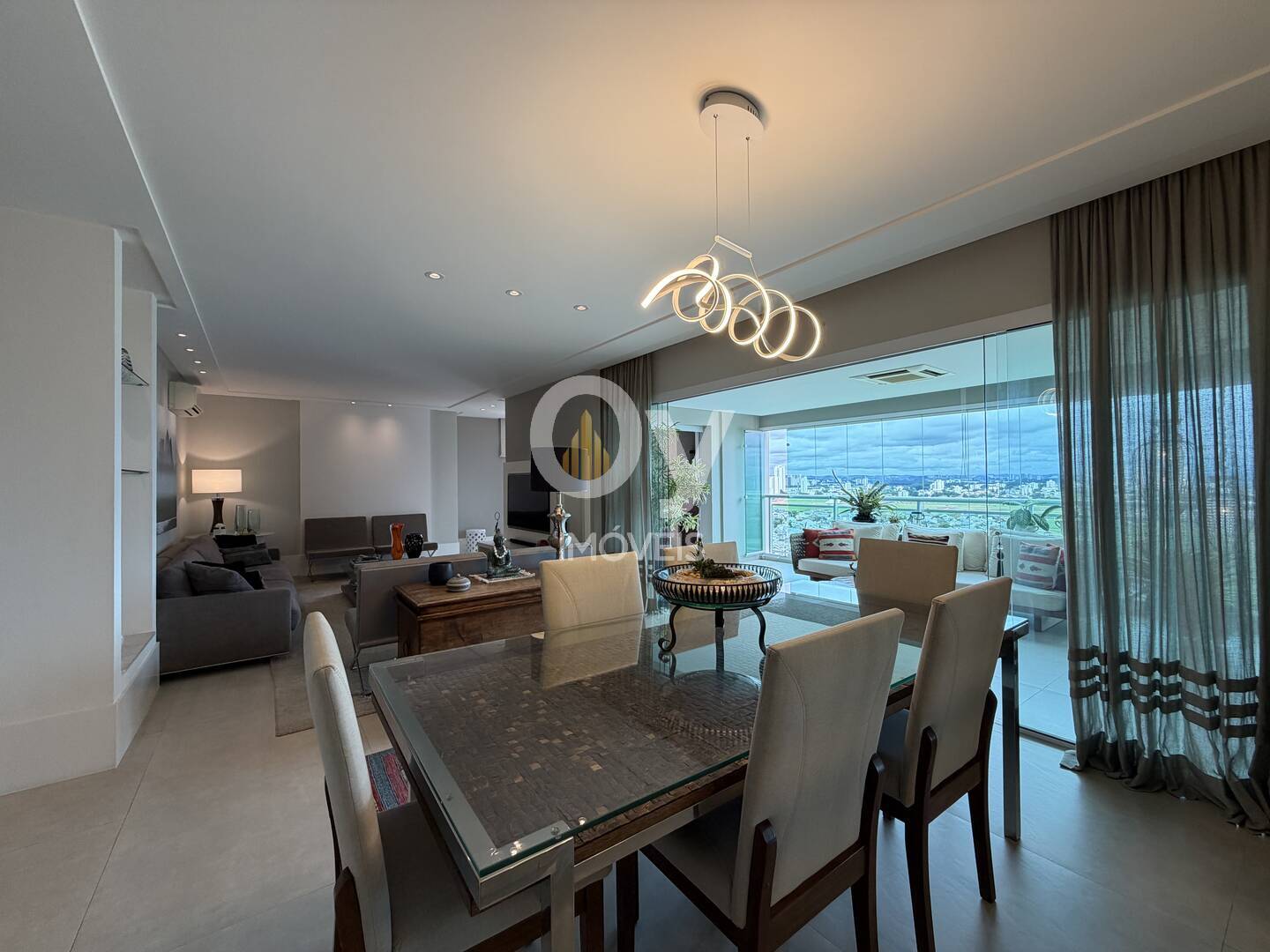 Apartamento 259m no Belvedere – Jardim das Colinas | Vista Livre | 4 suítes