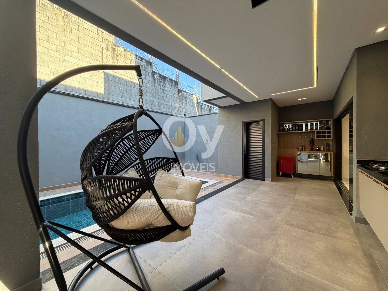 Sobrado Novo com 3 Suítes e Piscina Aquecida | Vivva