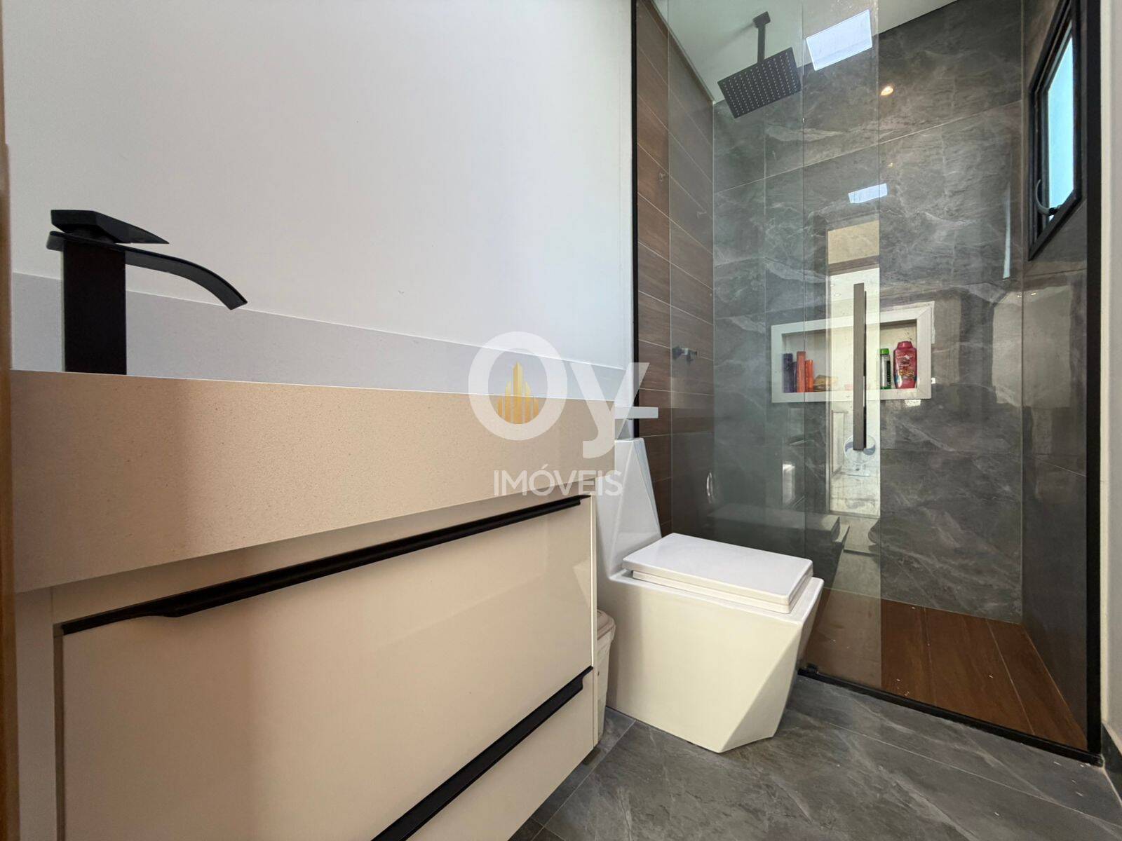 Sobrado Novo com 3 Suítes e Piscina Aquecida | Vivva