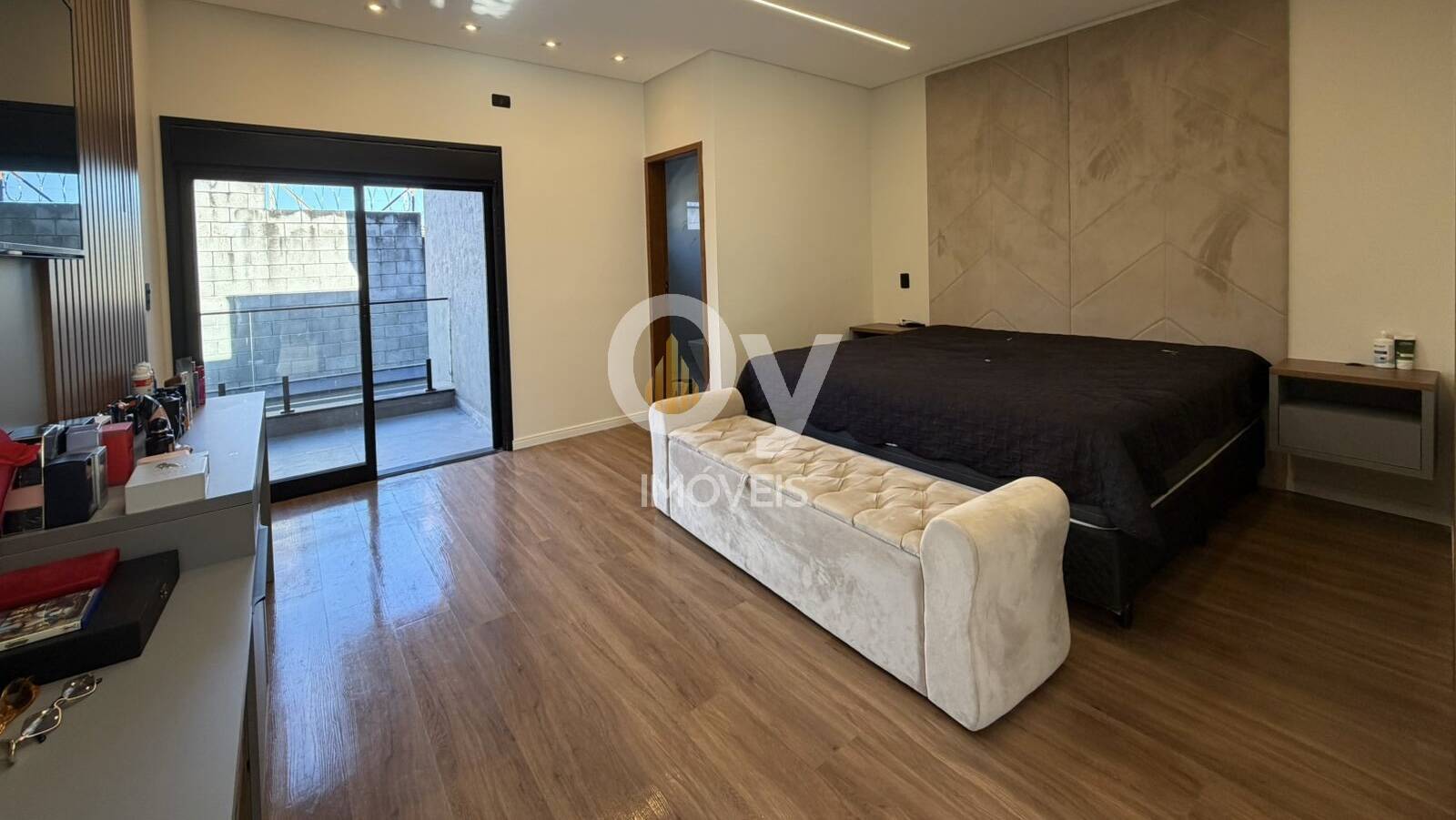 Sobrado Novo com 3 Suítes e Piscina Aquecida | Vivva