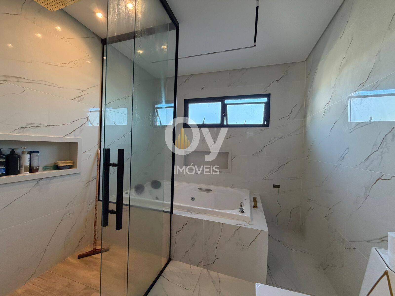 Sobrado Novo com 3 Suítes e Piscina Aquecida | Vivva