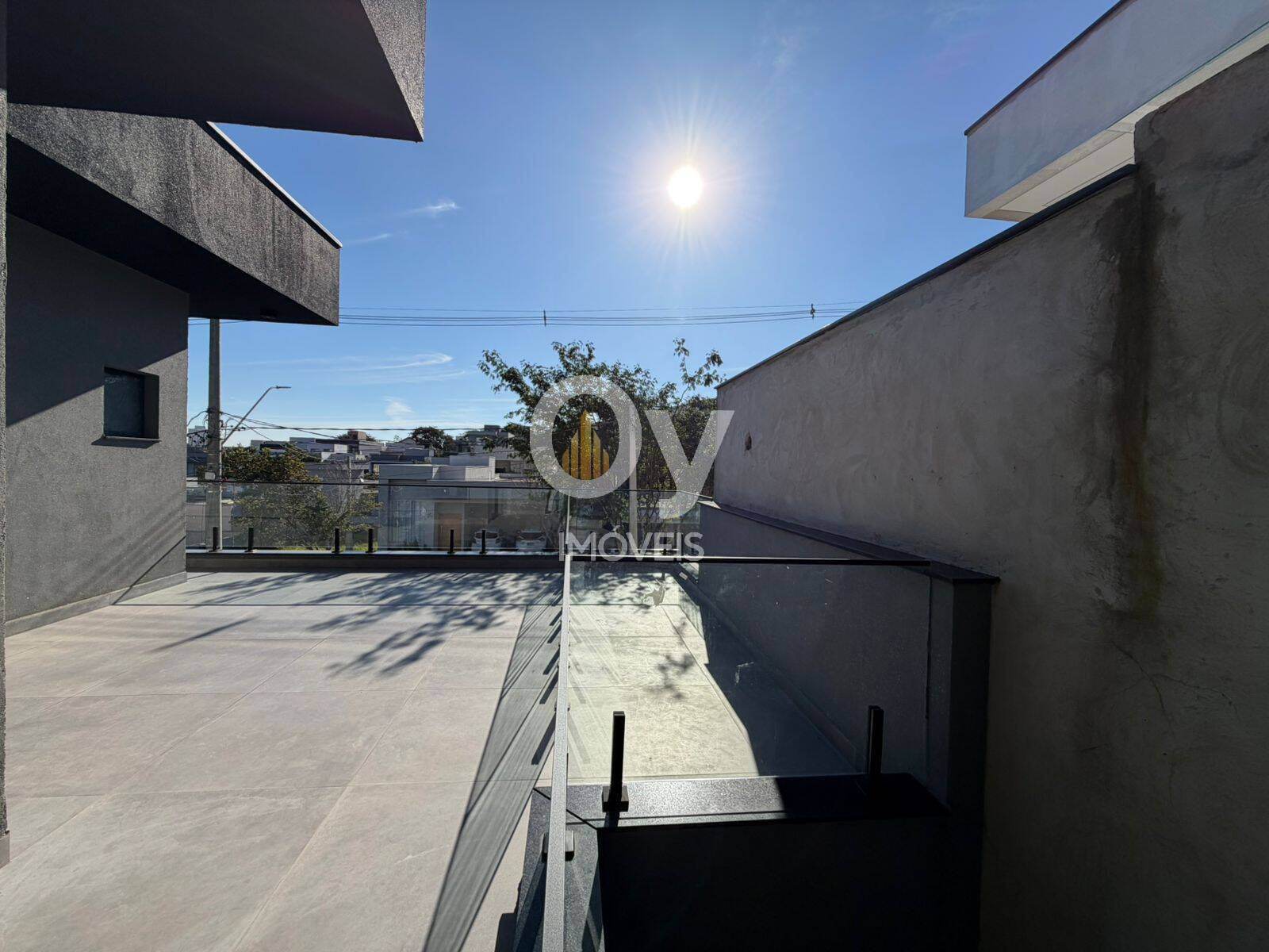 Sobrado Novo com 3 Suítes e Piscina Aquecida | Vivva