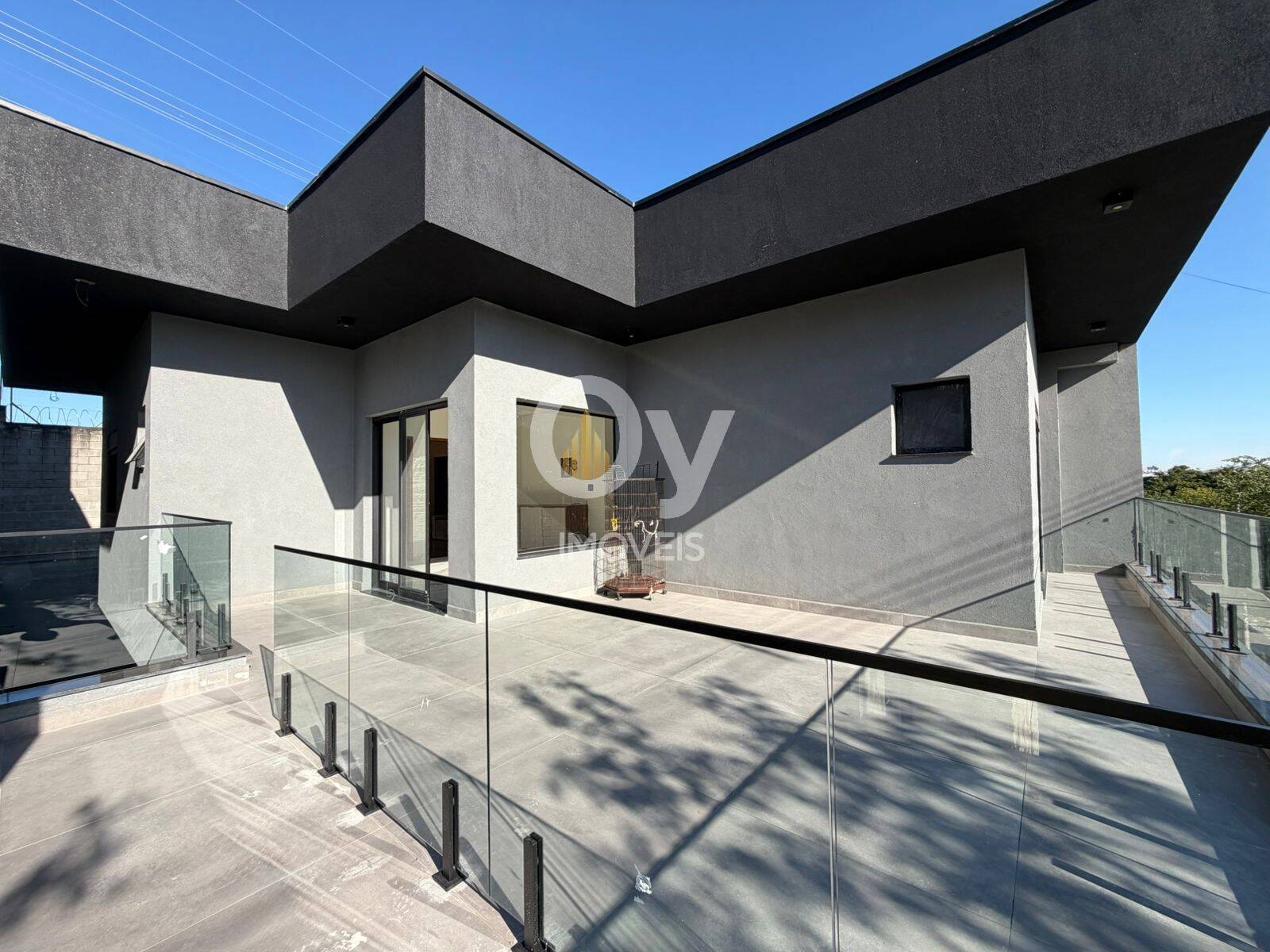 Sobrado Novo com 3 Suítes e Piscina Aquecida | Vivva