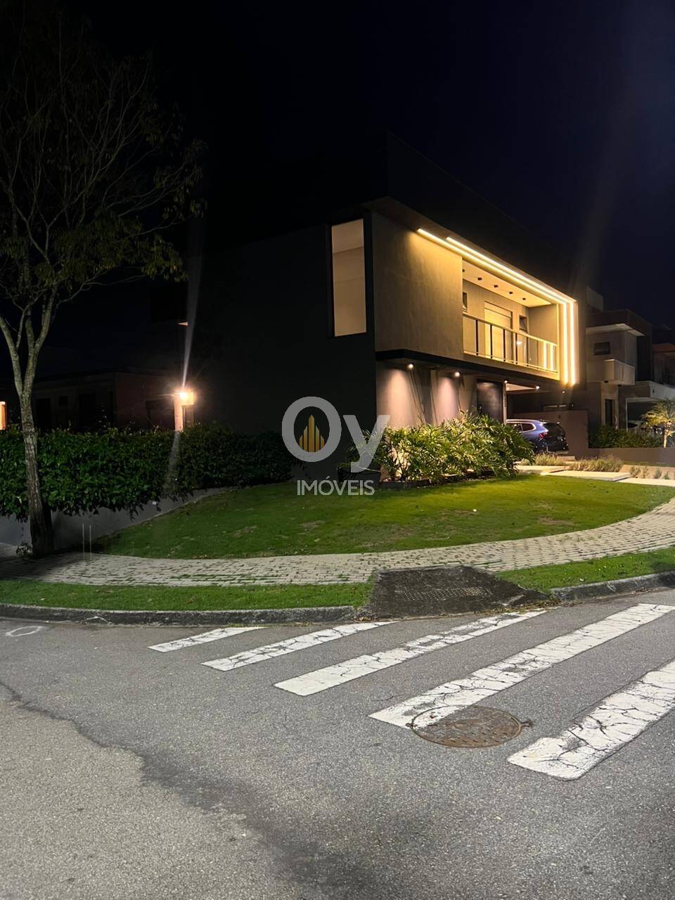 Casa de Esquina 100% Mobiliada no Urbanova | Vista Permanente para a Serra