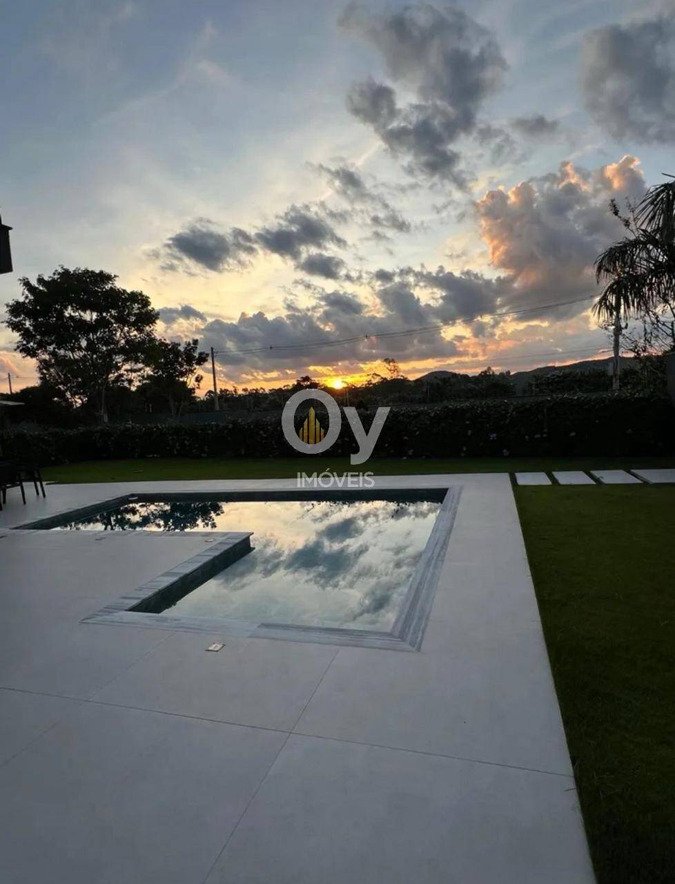 Casa de Esquina 100% Mobiliada no Urbanova | Vista Permanente para a Serra