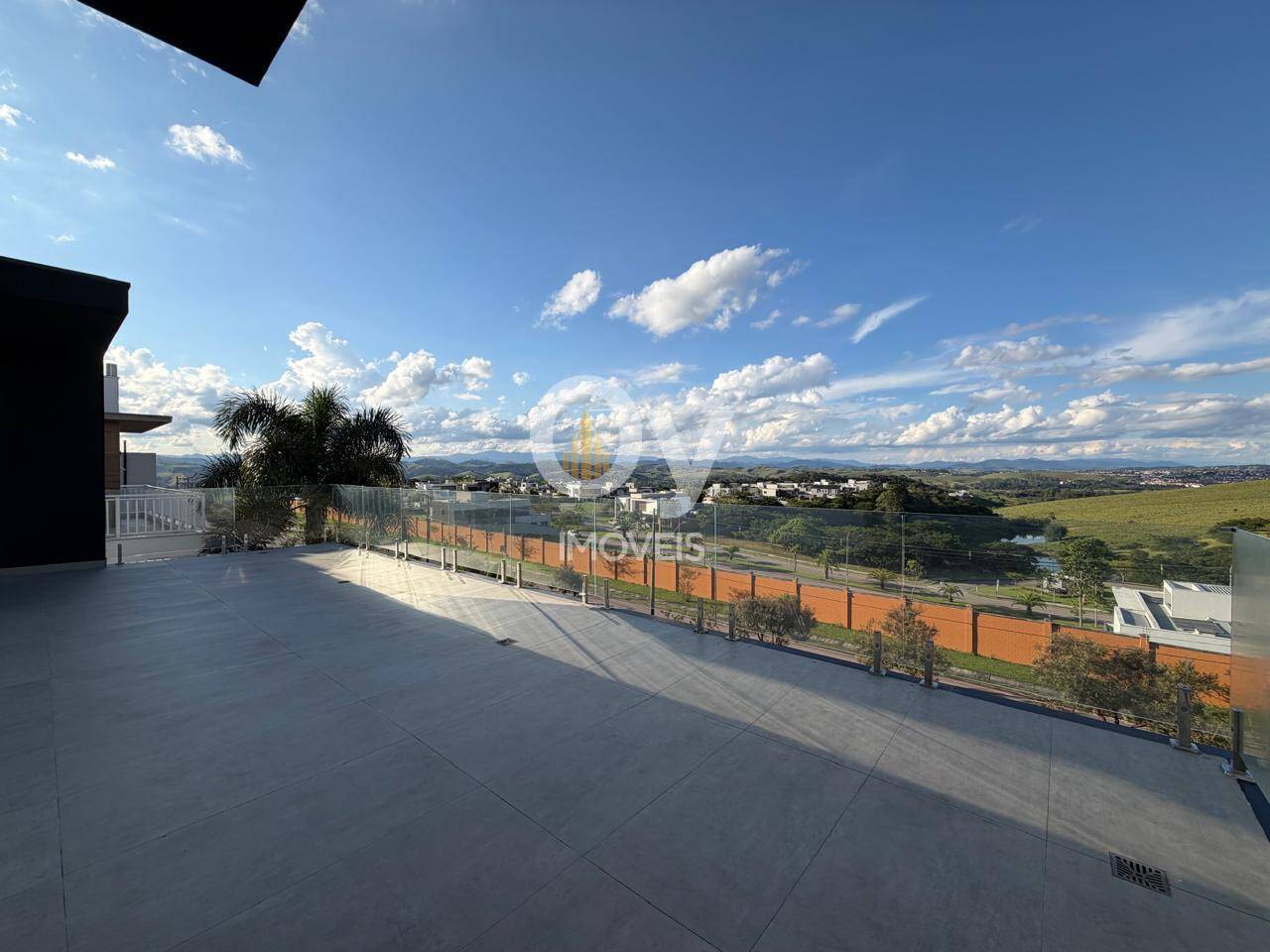 Casa de Luxo Urbanova SJC | 5 Suítes, Cinema e Piscina Borda Infinita
