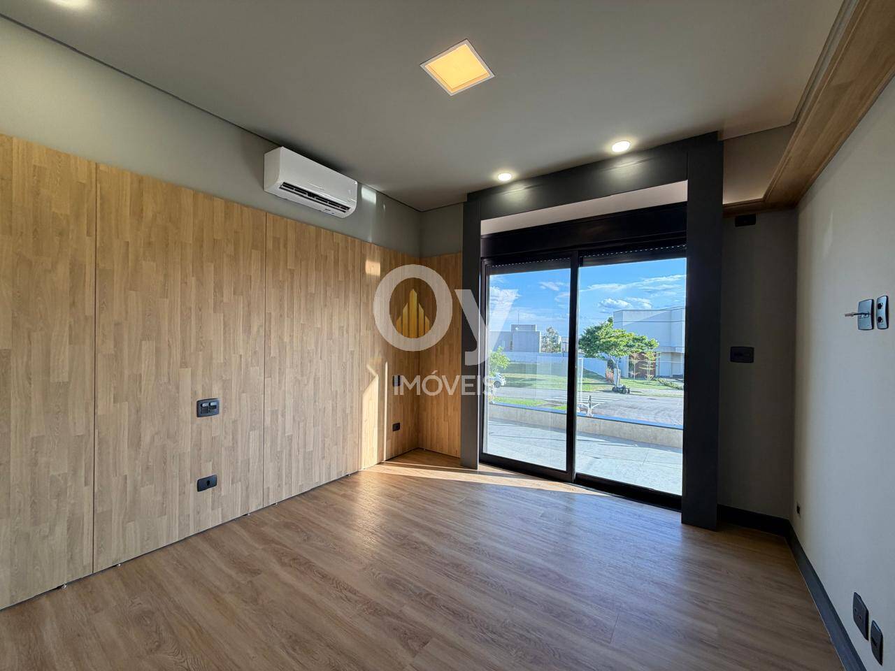 Casa de Luxo Urbanova SJC | 5 Suítes, Cinema e Piscina Borda Infinita