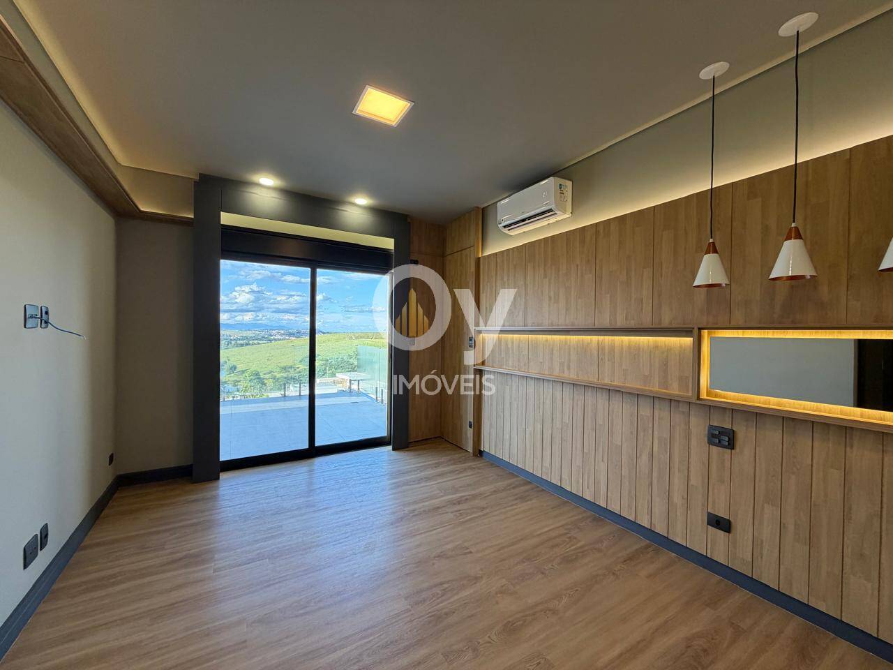 Casa de Luxo Urbanova SJC | 5 Suítes, Cinema e Piscina Borda Infinita
