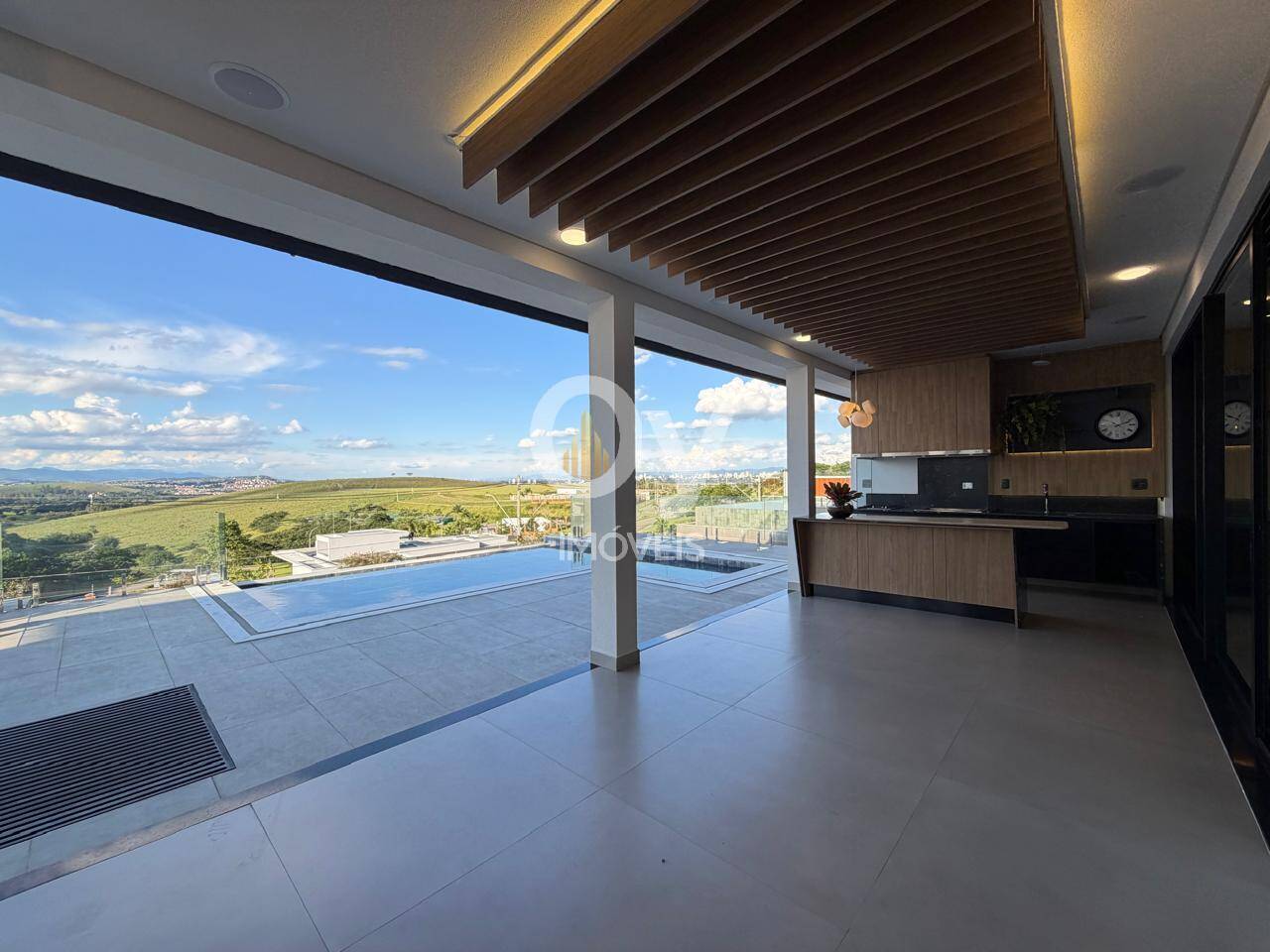 Casa de Luxo Urbanova SJC | 5 Suítes, Cinema e Piscina Borda Infinita