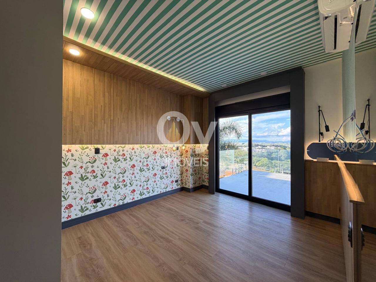 Casa de Luxo Urbanova SJC | 5 Suítes, Cinema e Piscina Borda Infinita