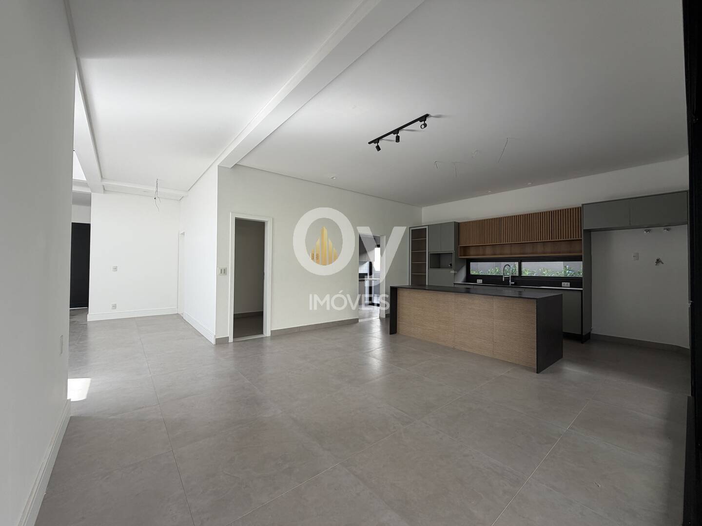 Sobrado Novo Alto Padrão SJC | 4 Suítes, Lazer e Vista Serra da Mantiqueira